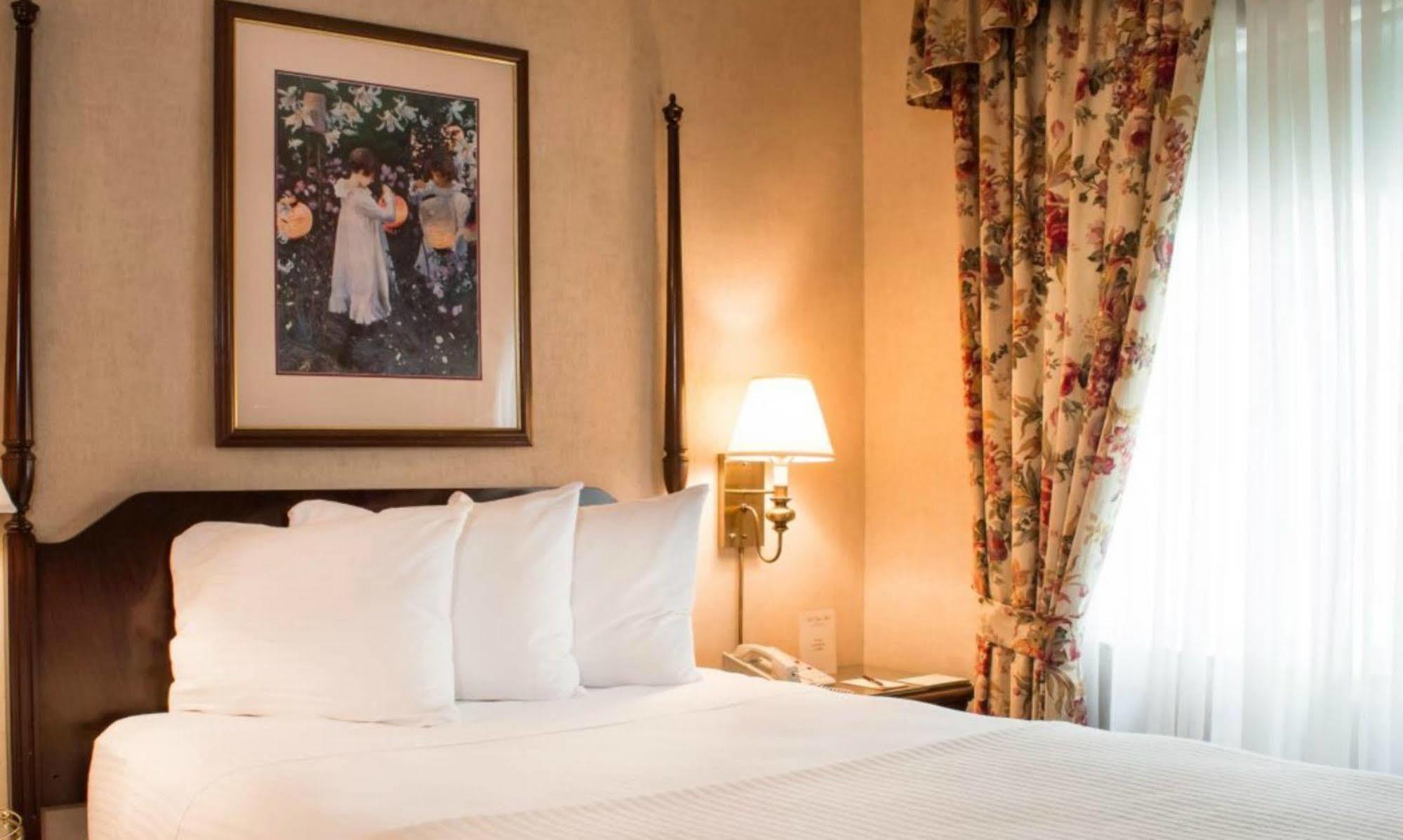 Bell Tower Hotel 앤아버 외부 사진